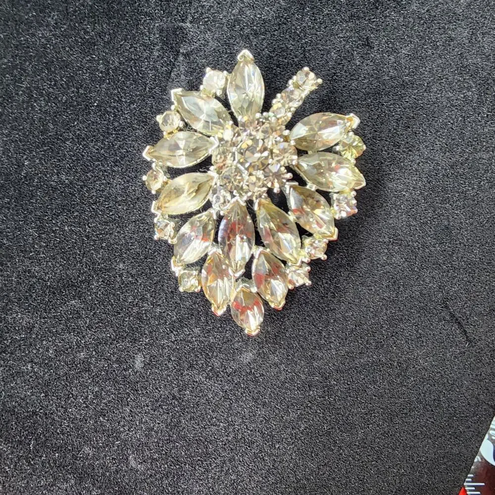 50s Weiss Smoky Grey Rhinestone Leaf Brooch Silver Tone Pin